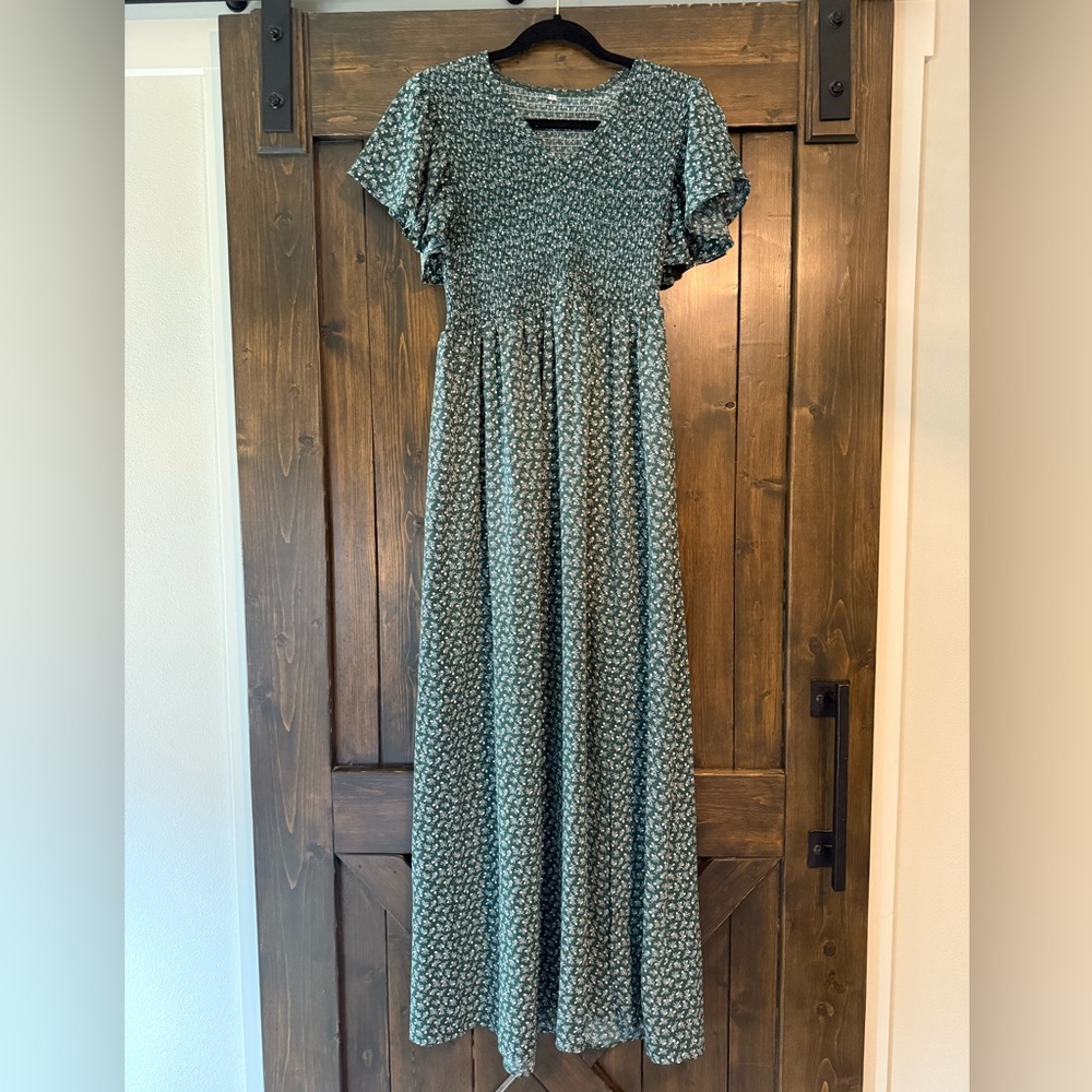 Elegant Green Patterned Dress